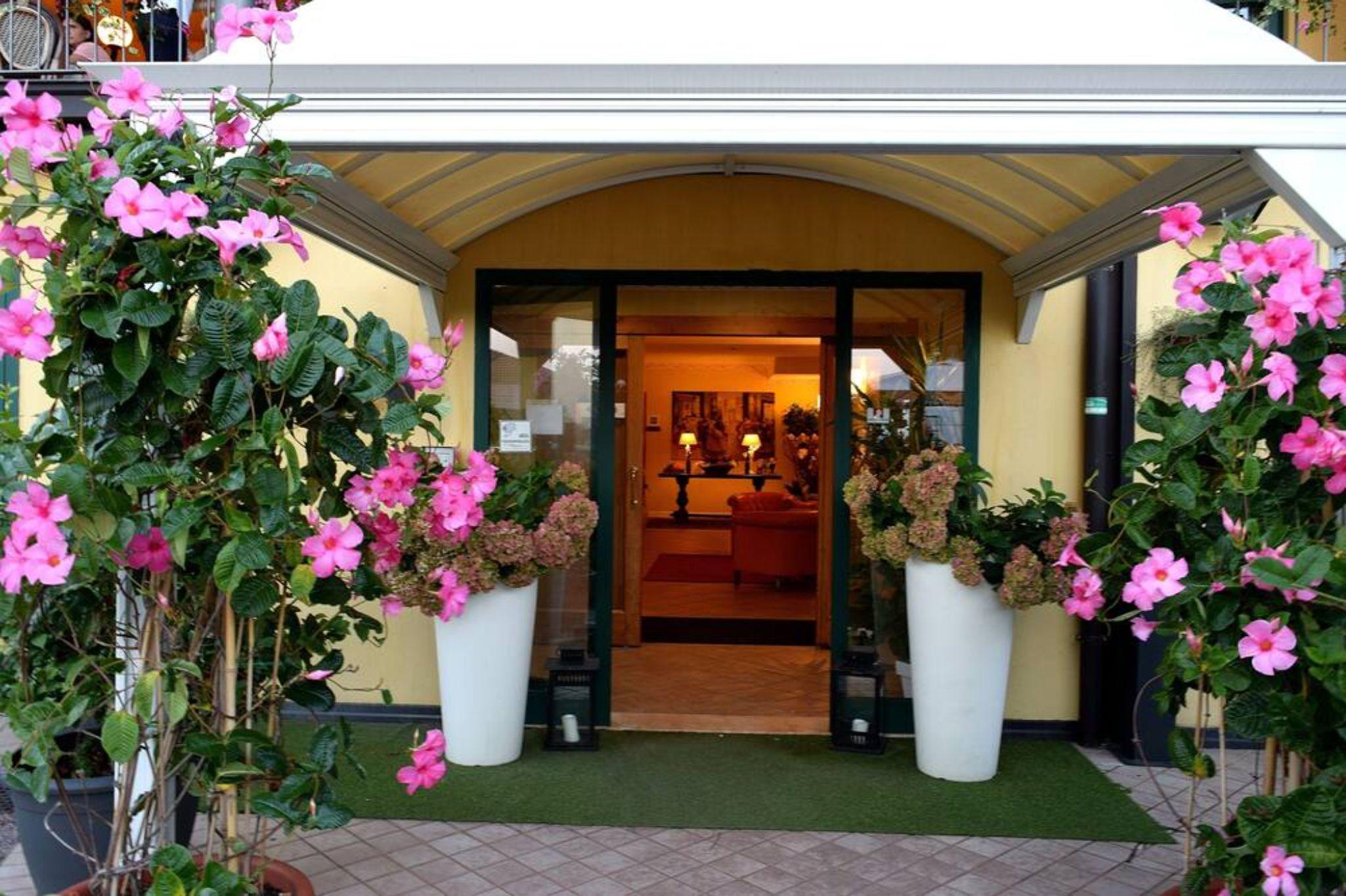 Moniga del Garda Ahg Riva Del Sole Hotel - Adults Only מראה חיצוני תמונה