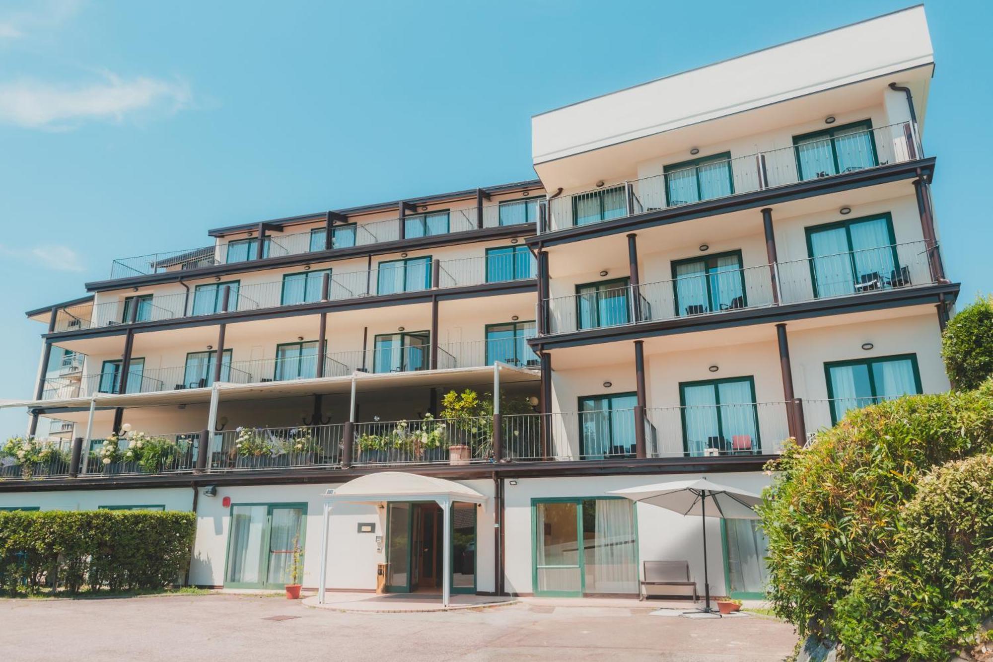Moniga del Garda Ahg Riva Del Sole Hotel - Adults Only מראה חיצוני תמונה