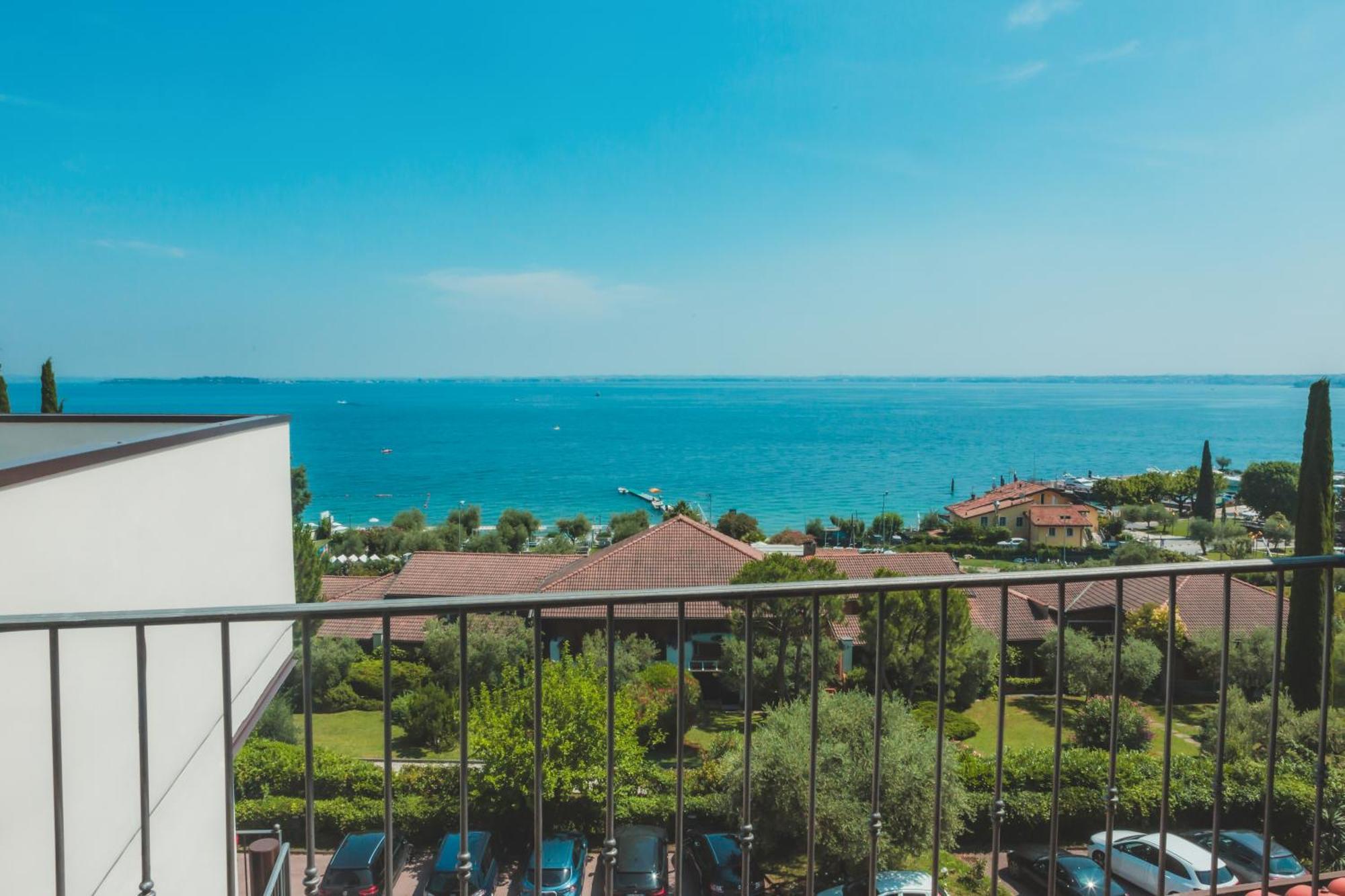 Moniga del Garda Ahg Riva Del Sole Hotel - Adults Only מראה חיצוני תמונה