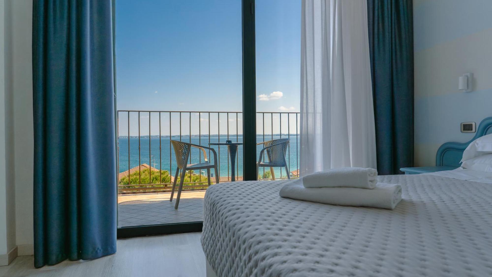 Moniga del Garda Ahg Riva Del Sole Hotel - Adults Only מראה חיצוני תמונה