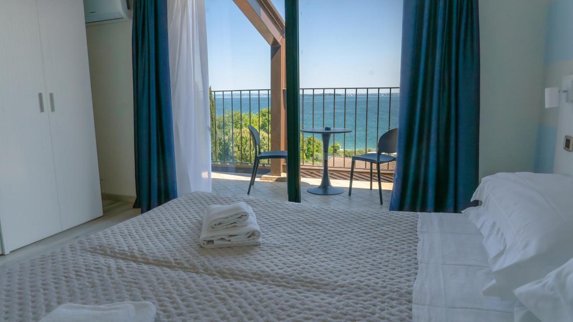 Moniga del Garda Ahg Riva Del Sole Hotel - Adults Only מראה חיצוני תמונה